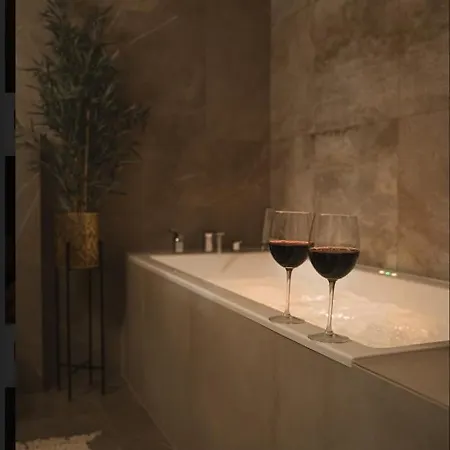 아파트 Like 2 Sauna,jacuzzi & 스비드니카