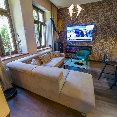 Like 2 Sauna,jacuzzi &